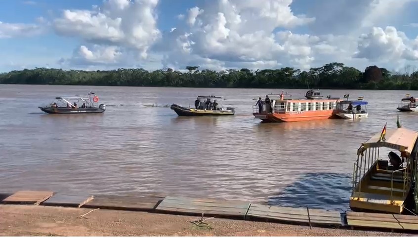 Porto fluvial de Guajará-Mirim é reaberto; embarcação 'sequestrada' foi escoltada até o Brasil