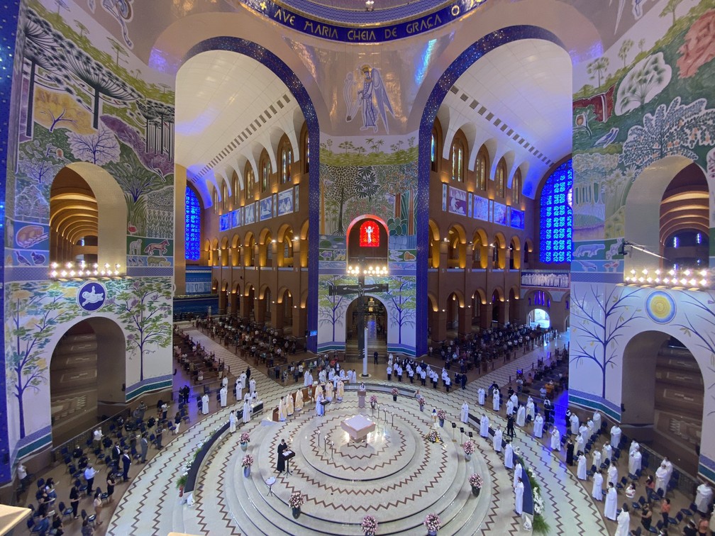 FOTOS: fiéis celebram o 12 de outubro na Basílica de Aparecida | G1