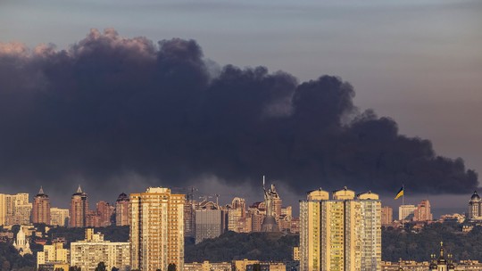 Romênia acusa Rússia de violar espaço aéreo durante ataque de drones à Ucrânia - O Ministro da Defesa romeno disse que os pilotos de F-16 chegaram perto de abater o drone enquanto ele voava muito baixo, antes de deixar o espaço aéreo nacional em direção à Ucrânia.