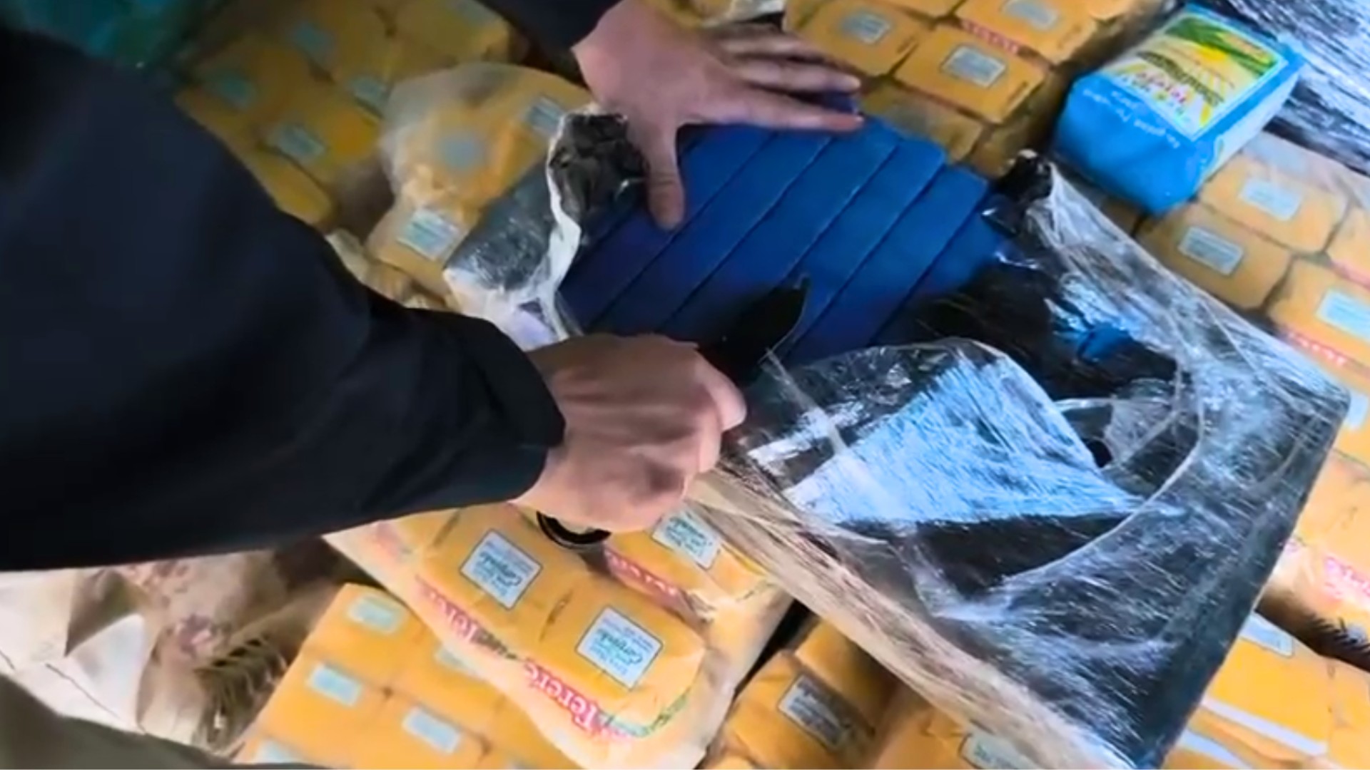 Mais de 2 toneladas de maconha são encontradas escondidas em carga de erva-mate em caminhão