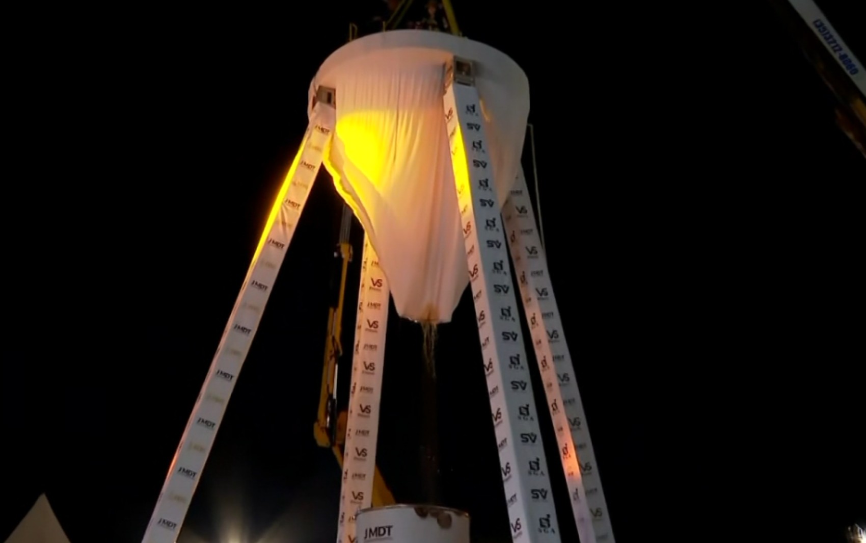 Maior café coado de MG é preparado em estrutura gigante e vira atração no Sul de MG