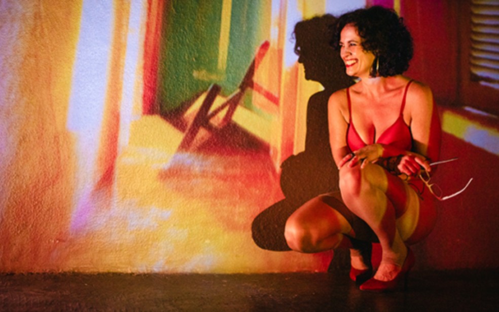 A atriz Fernanda Viacava interpreta monólogo em Ribeirão Preto, SP — Foto: Cassandra Melo