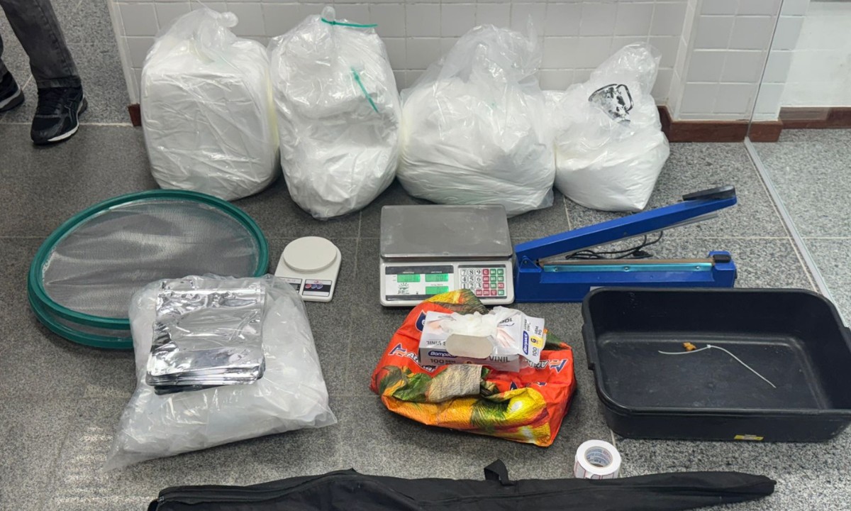 Mulher é presa e 70 kg de cocaína são apreendidos em Feira de Santana