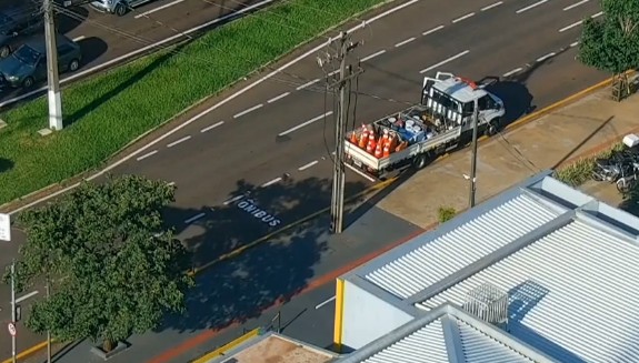 'Ôinbus': pintura errada em sinalização de trânsito chama atenção em Londrina