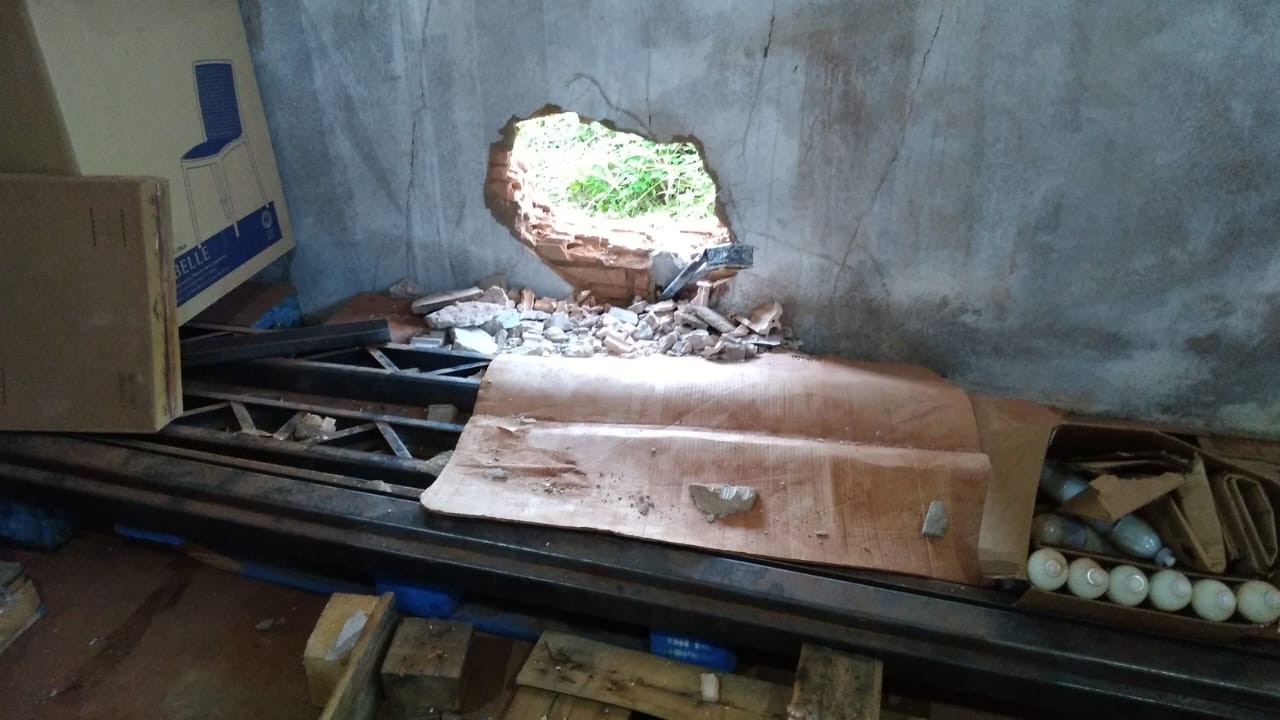 Criminosos fazem buraco na parede e furtam cofre em depósito de transportadora em Santarém 