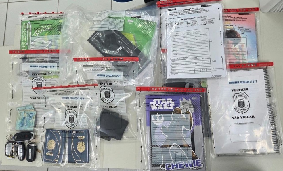 Material apreendido com grupo que aplicava fraudes milionárias no Recife. — Foto: Polícia Civil de Pernambuco/ Divulgação