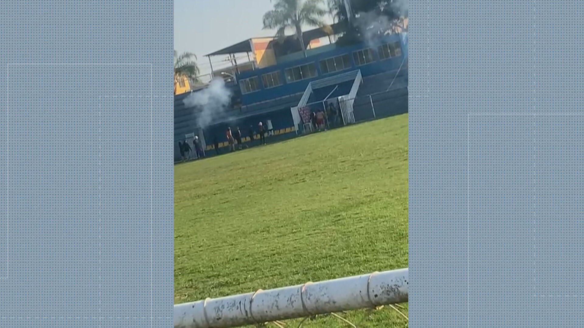 Torcedores invadem e depredam o CT do Duque de Caxias e agridem jogadores