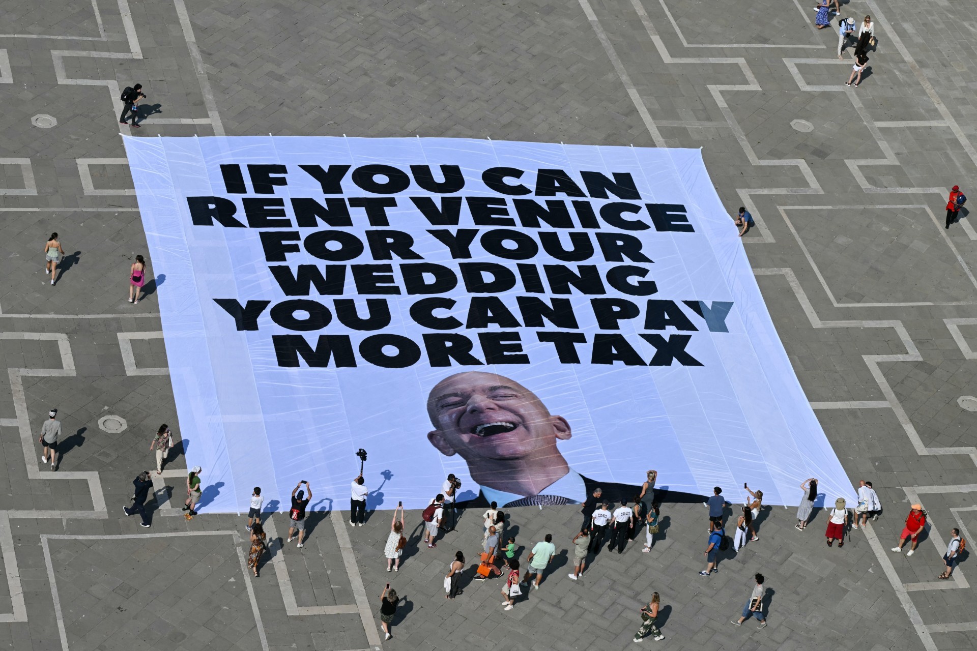 Bezos muda festa de casamento para local isolado em Veneza por temor de protestos, diz agência