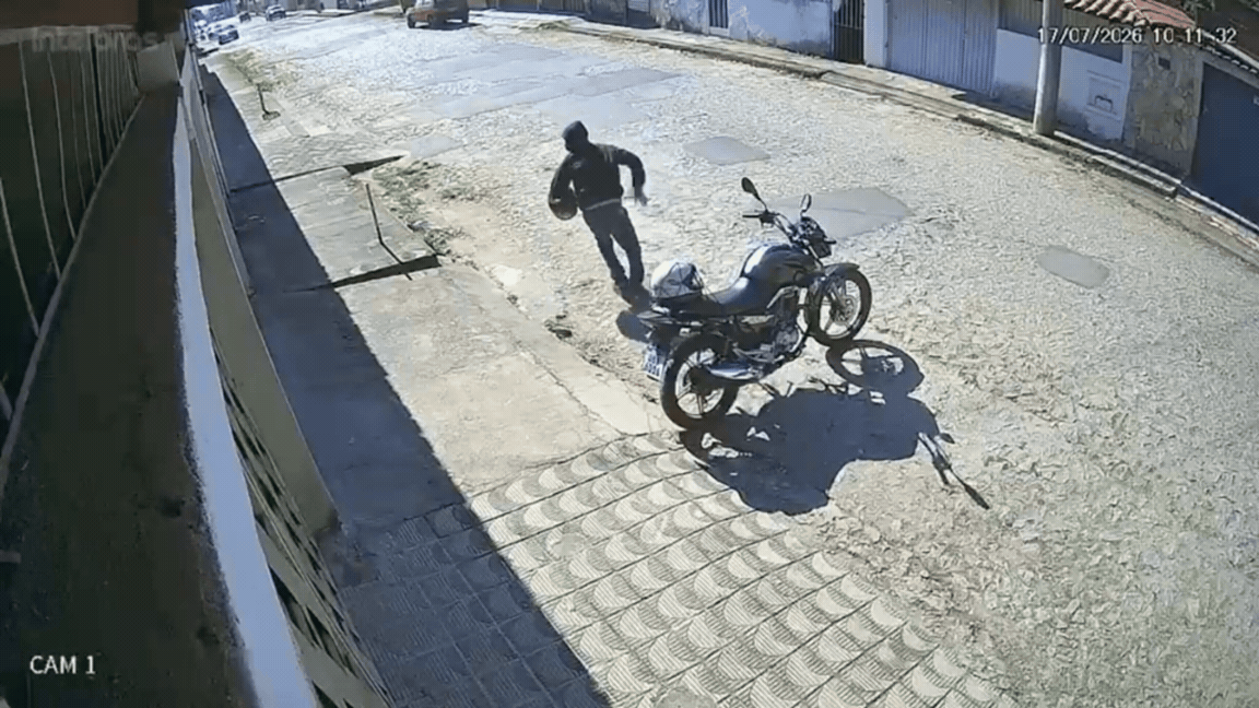 Ladrão é flagrado e perseguido por moradores durante tentativa de furto de moto em MG