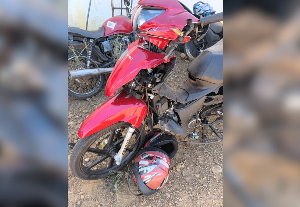 Casal de motociclistas foi atingido por um carro na BR-010 — Foto: Arquivo Pessoal