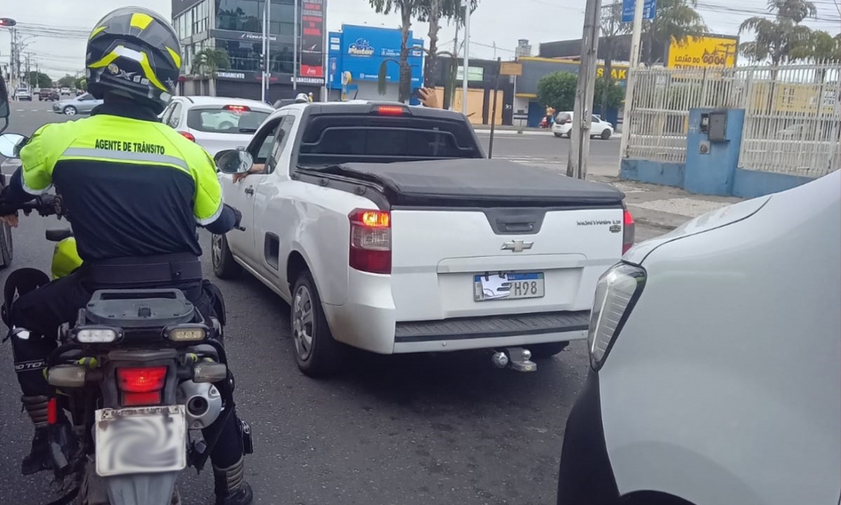 Homem é preso em flagrante suspeito de atropelar agende de trânsito durante tentativa de fuga em Feira de Santana