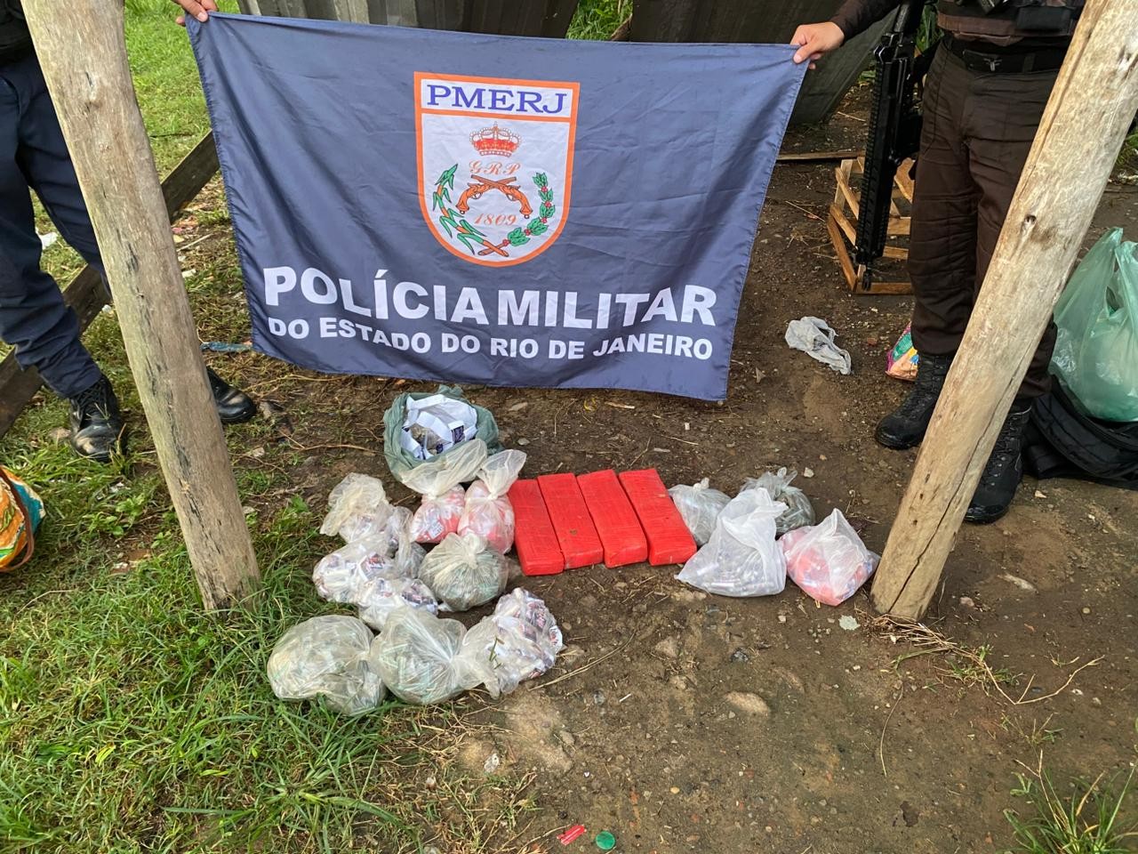 Adolescente é apreendido com mais de 5 kg de maconha em Resende