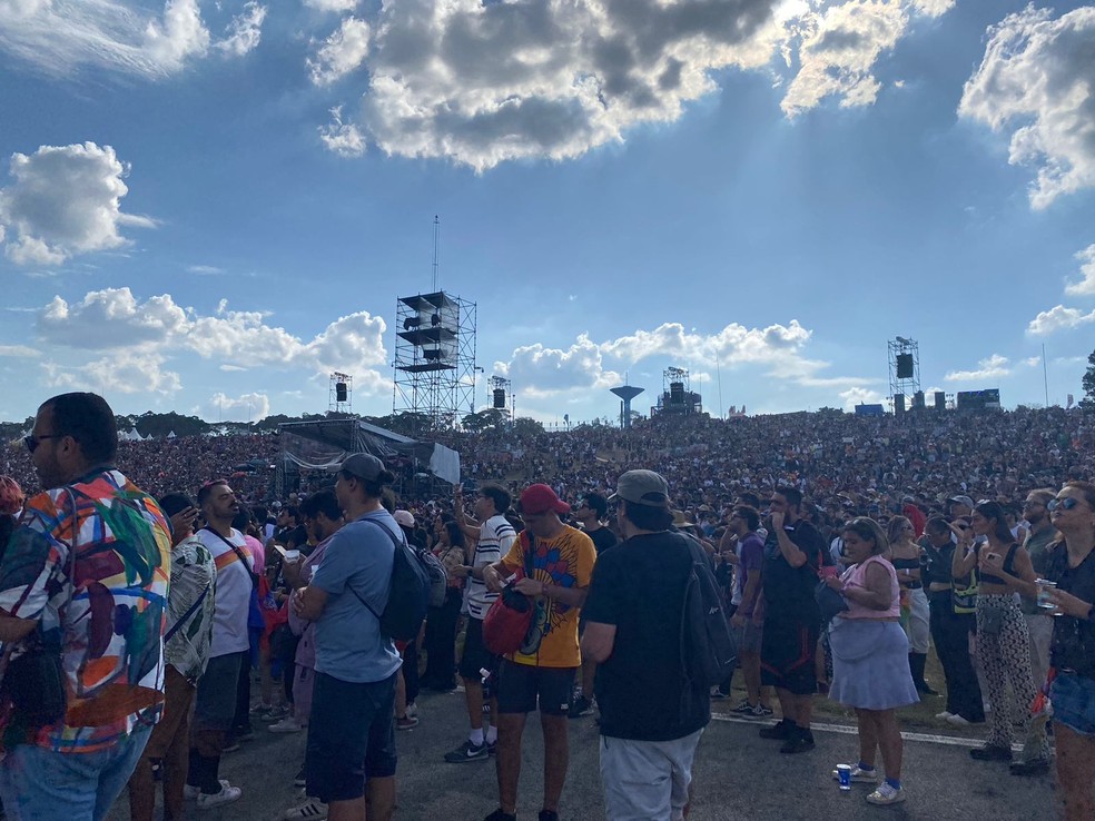 P&uacute;blico curte shows no Lollapalooza 2023, com sol em SP neste domingo (23) &mdash; Foto: Deslange Paiva/g1 