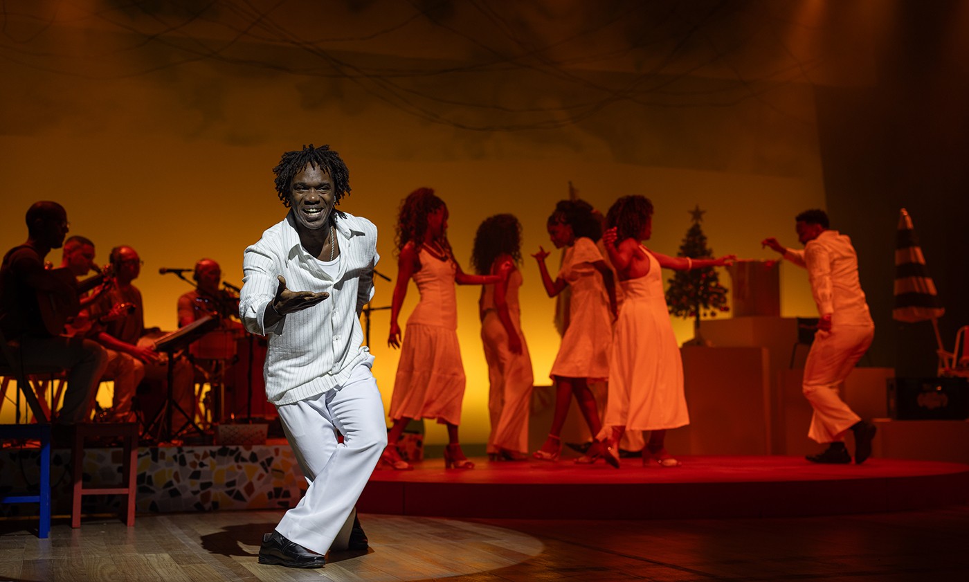 Alegria resiliente do samba de Almir Guineto rege o musical 'Pra te ver feliz'