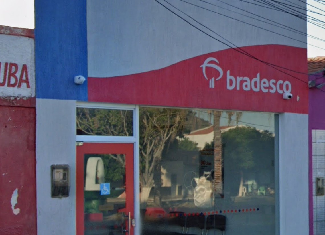 Bancário tem casa atingida por tiros no Sertão de Pernambuco