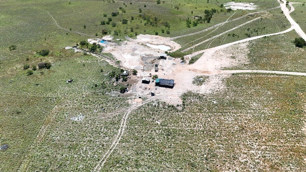 Crateras feitas por garimpeiros ilegais na Raposa Serra do Sol, em Roraima, no dia 30 de agosto de 2025 — Foto: Divulgação/CIR