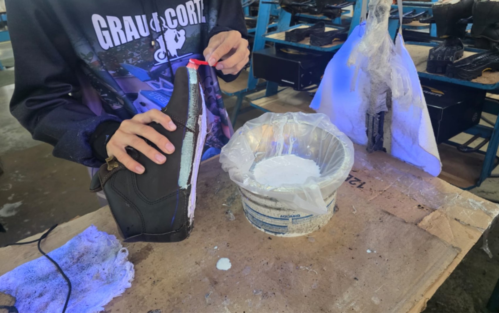 Máquinas motorizadas, solventes e peso excessivo: adolescentes afastados de fábricas de Franca eram expostos a riscos, diz MTE