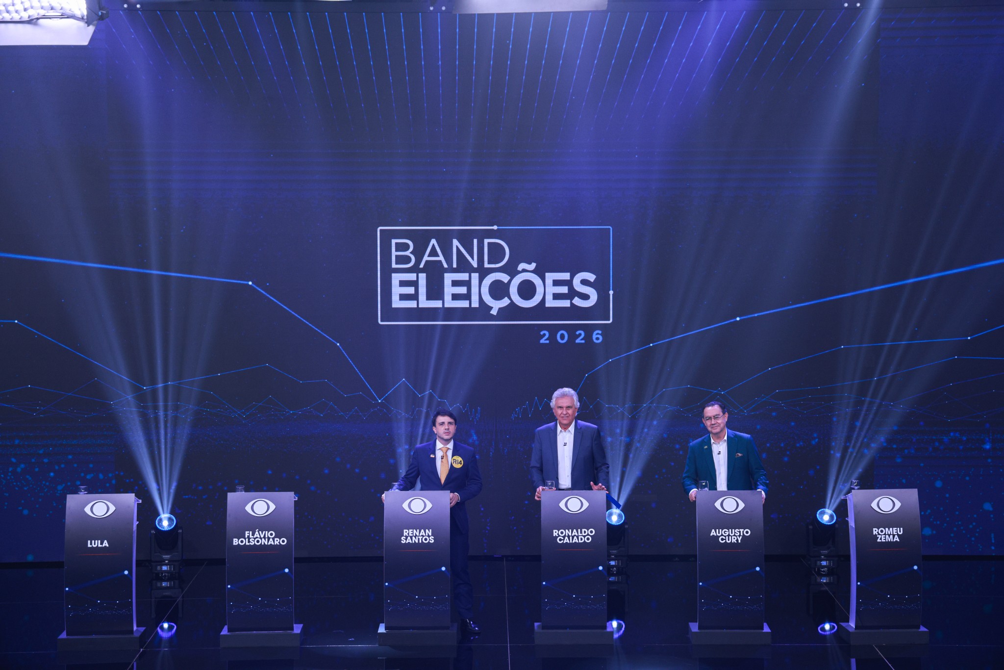 Com Caiado, Renan e Cury, primeiro debate presidencial é marcado por críticas às ausências de Lula e Flávio