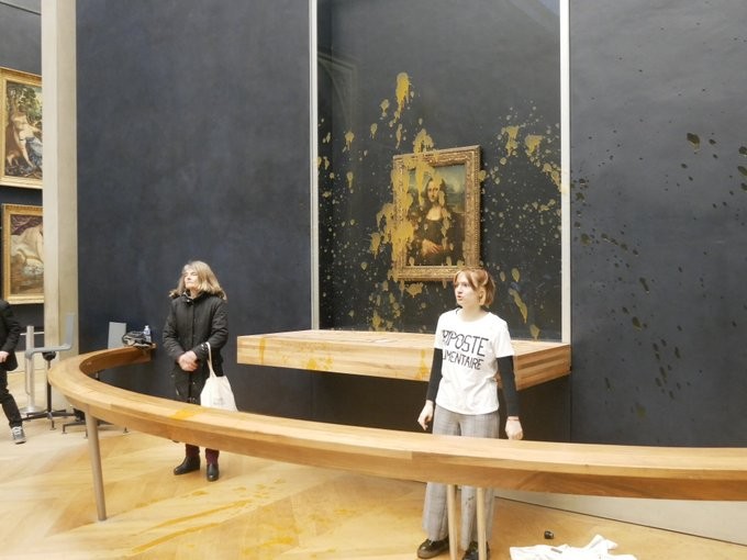 ‘Mona Lisa’: ativistas jogam sopa em pintura em Paris