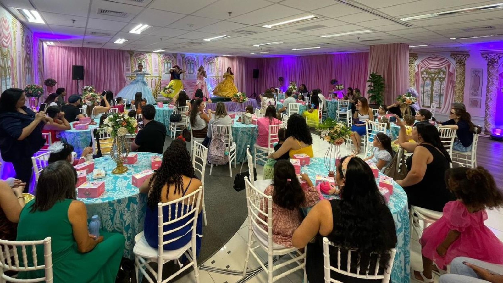 Chá das Princesas transforma o Pátio Limeira Shopping em reino encantado