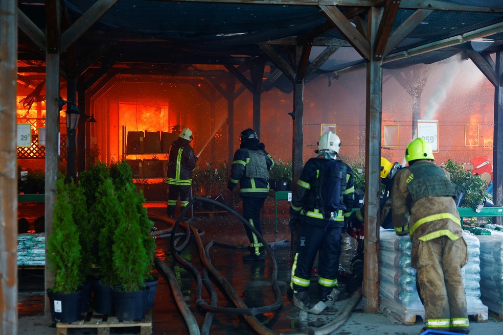 Rússia ataca região residencial de Kharkiv, na Ucrânia — Foto: Valentyn Ogirenko/Reuters