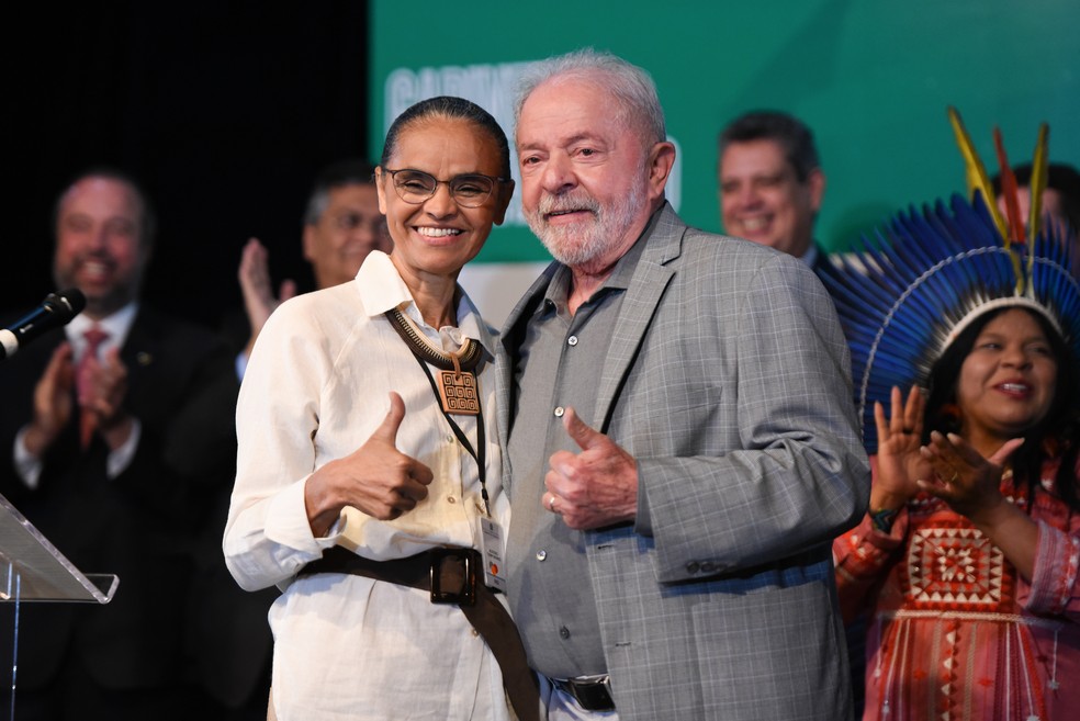 Marina Silva, ministra do Meio Ambiente, ao lado do presidente Luiz Inácio Lula da Silva, em imagem de janeiro de 2023 — Foto: TON MOLINA/FOTOARENA/ESTADÃO CONTEÚDO