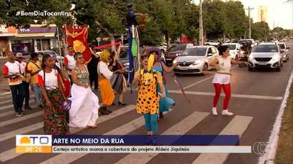 Cortejo artístico abre semana do projeto Aldeia Jiquitaia