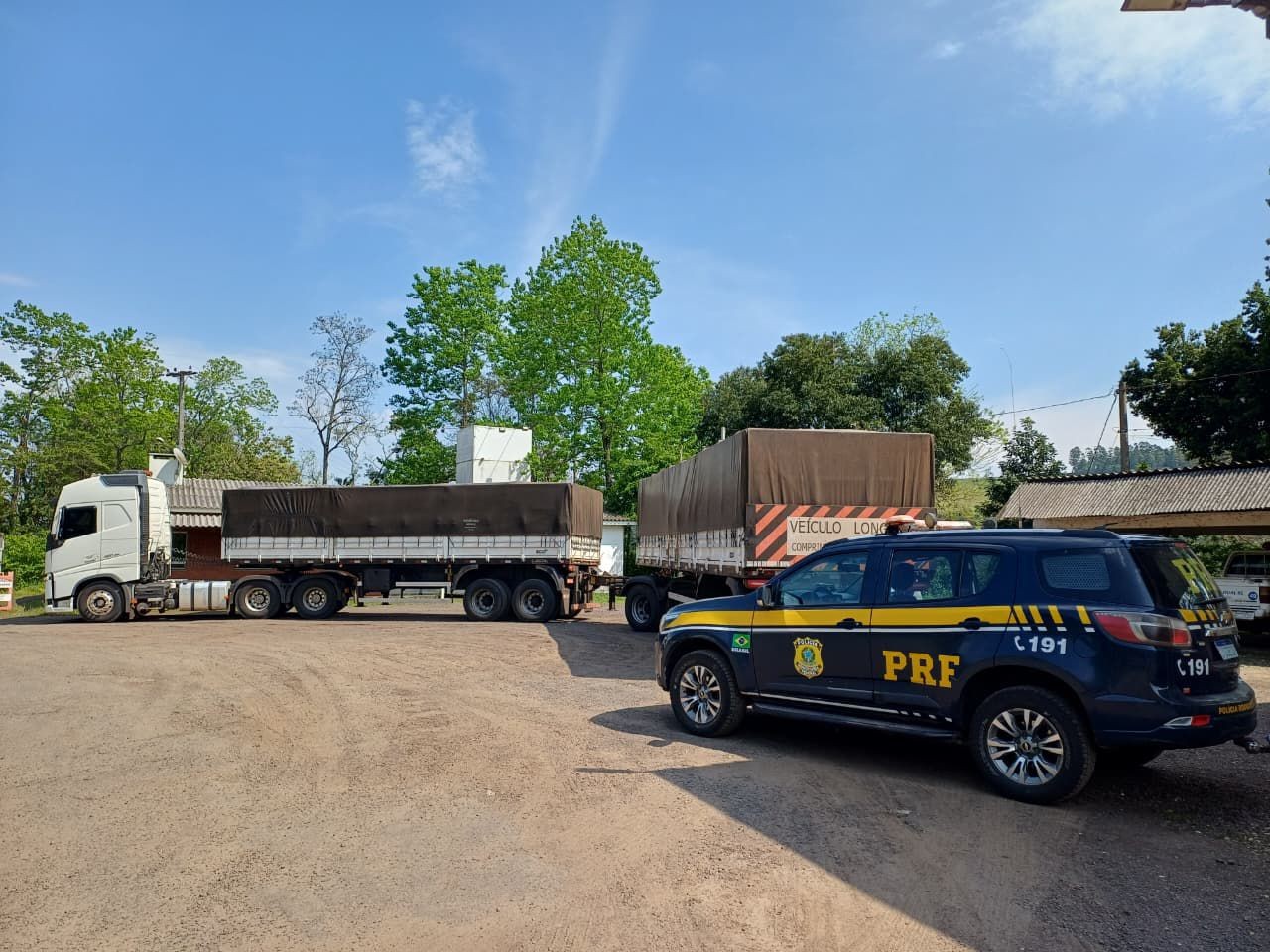 Caminhão com 22 toneladas de excesso de peso é interceptada pela PRF na BR-386