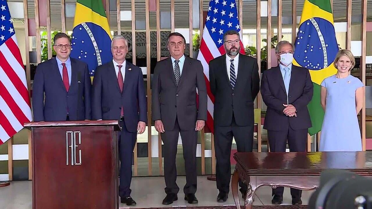 Acordo prevê crédito de US$ 1 bilhão dos EUA para financiar projetos no  Brasil, incluindo 5G, Economia