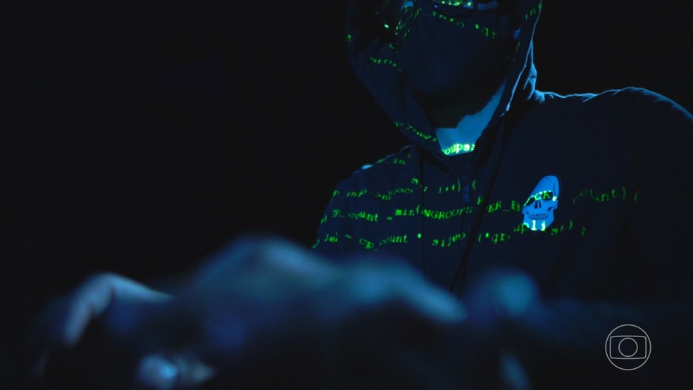 Grupo na internet reunia cerca de 900 integrantes e reunia conteúdos como comentários ofensivos, xingamentos e publicações de cunho sexual contra as vítimas — Foto: Jornal Nacional/ Reprodução