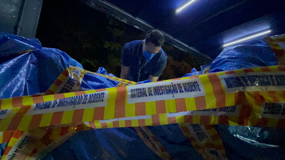 Motores do avião que caiu e matou 62 pessoas em Vinhedo (SP) são retirados do local do acidente e serão levados para São Paulo — Foto: Cenipa/FAB