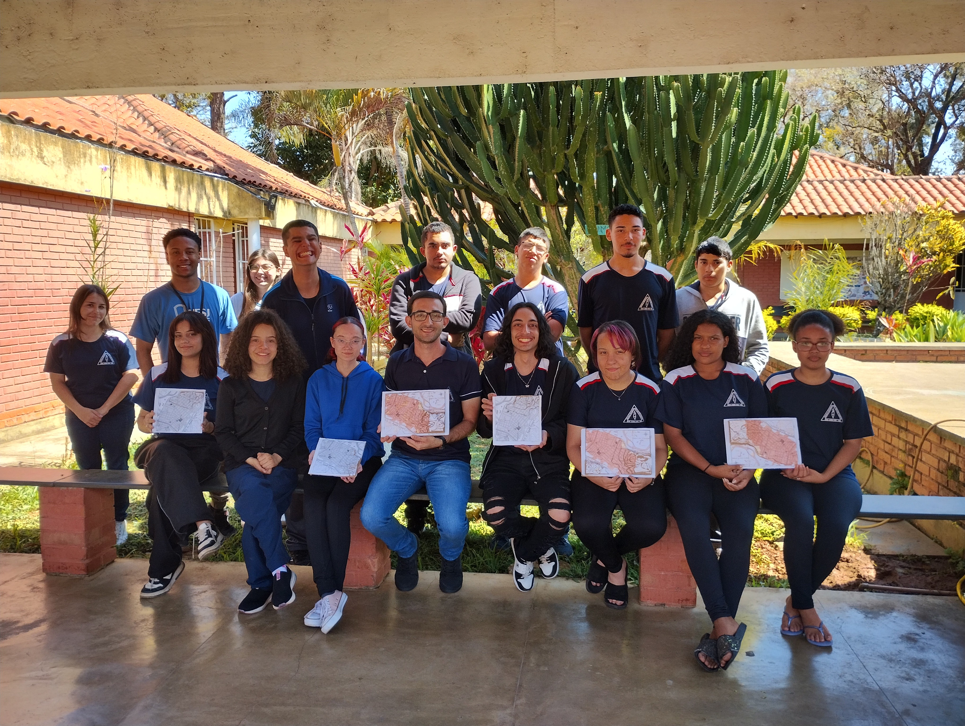 Professor transforma bairro em sala de aula e é finalista do Prêmio Educador Nota 10 com projeto de sustentabilidade