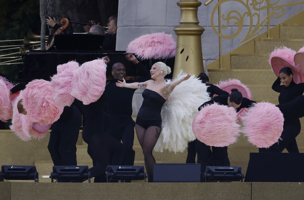 Lady Gaga se apresenta na cerimônia de abertura das Olimpíadas de Paris 2024 — Foto: Amanda Perobelli/Reuters