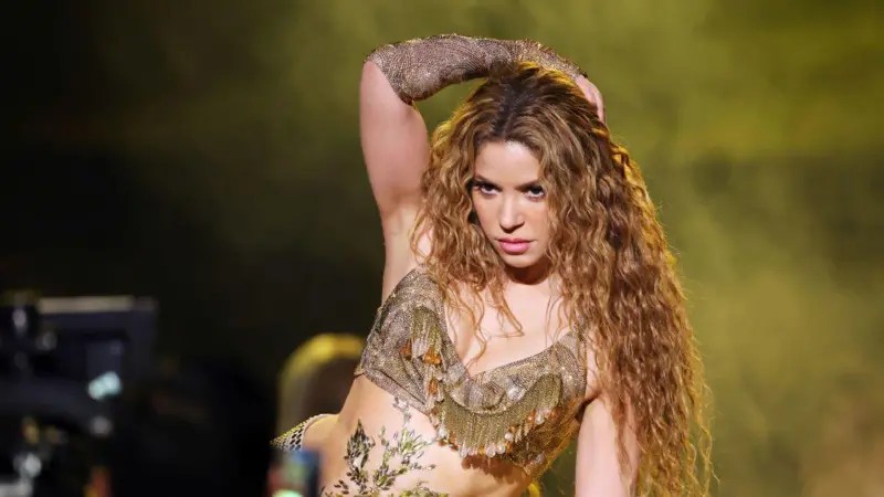 Shakira antes de Copacabana: estrela já fez show a R$ 5 em Uberlândia e foi jurada da Banheira do Gugu