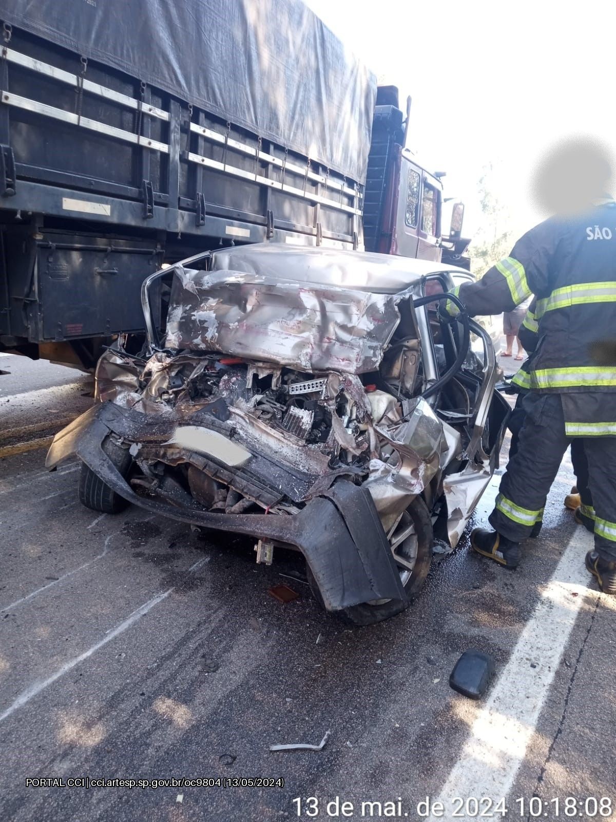 Motorista de carro morre após bater em caminhão na SP 300 em Jumirim