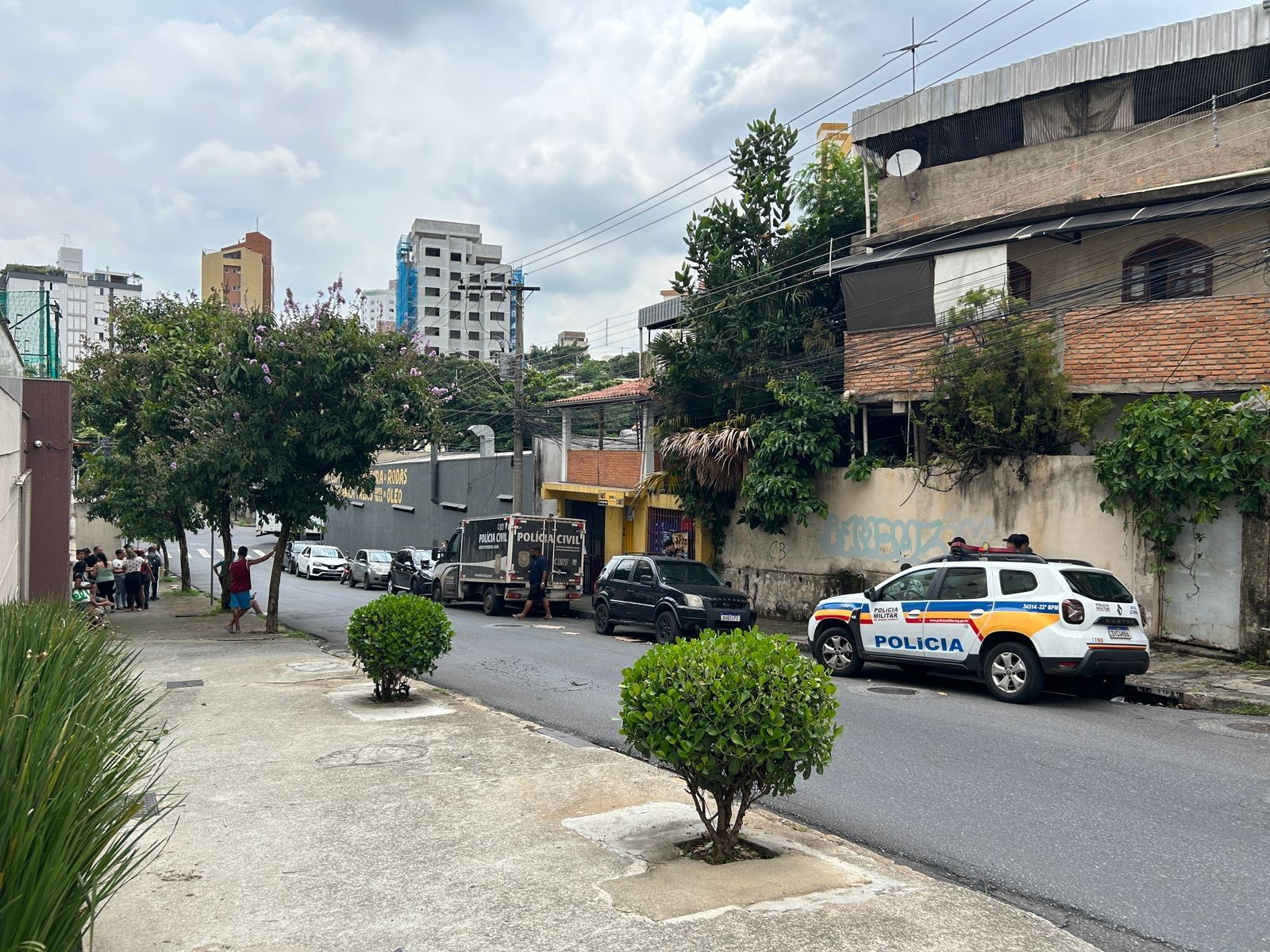 Mulher é morta a tiros na frente da filha de 5 anos em BH; suspeito é o ex-companheiro da vítima