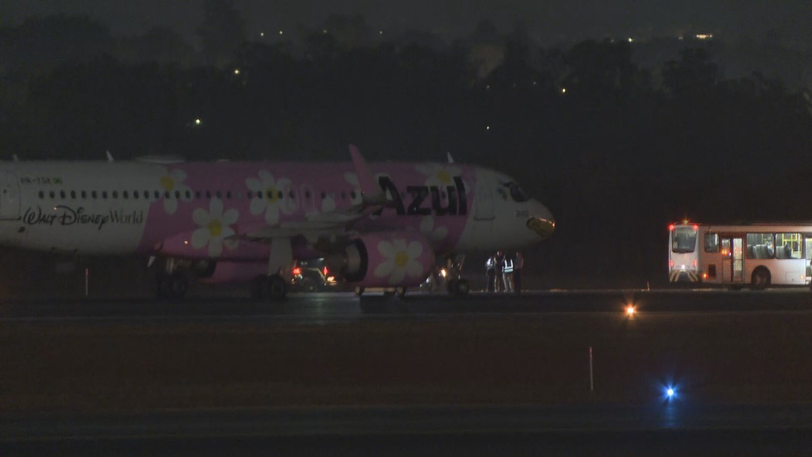 Voo da Azul faz pouso de emergência no Aeroporto de Brasília após suspeita de bomba