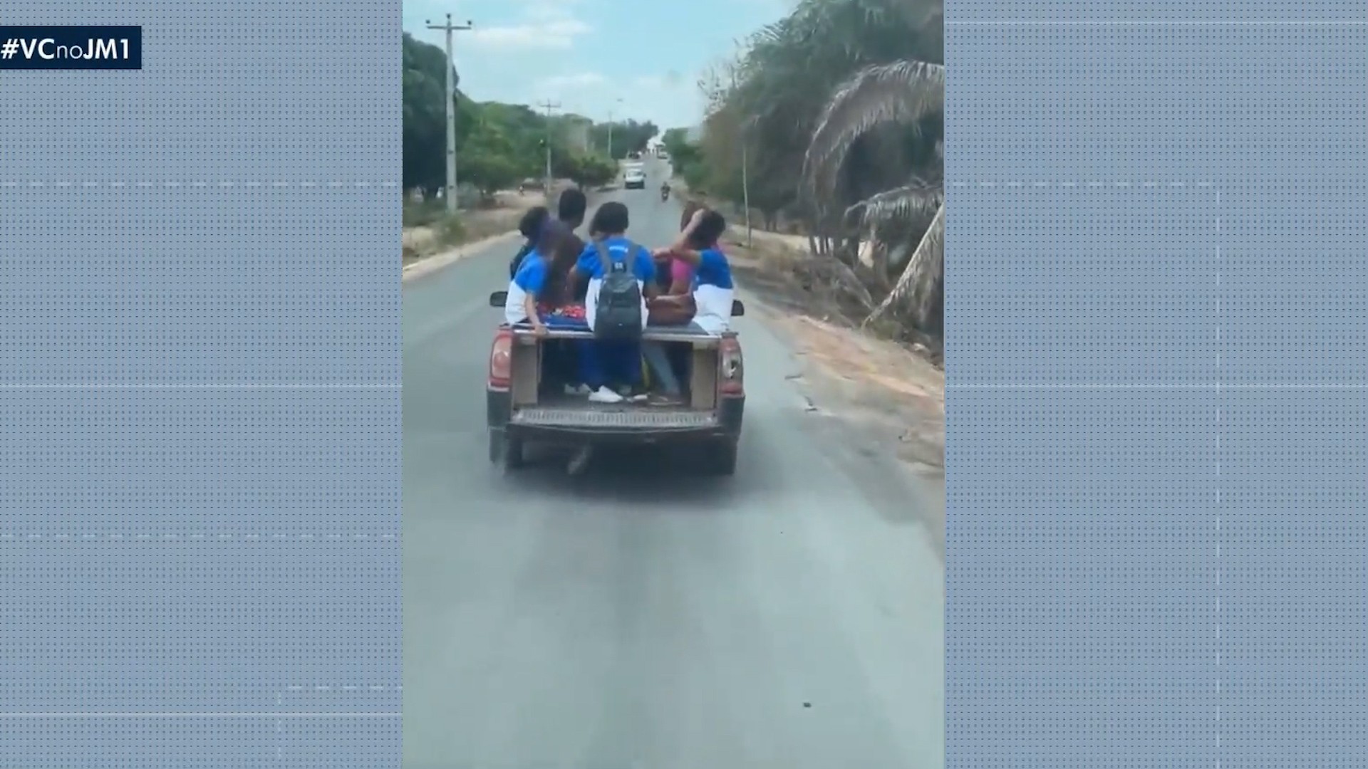 VÍDEO: Alunos são transportados em carroceria de picape na zona rural de Caxias