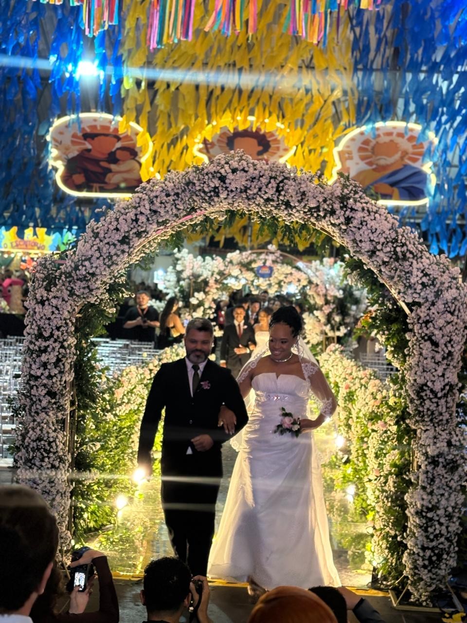 Casal que se conheceu no São João de Campina Grande há 1 ano se casa no casamento coletivo: 'realização de um sonho'