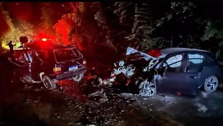 Quatro pessoas morrem em acidente entre dois carros na MG-111, em Ipanema; três eram da mesma família