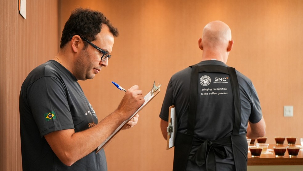Fase de cupping analisa lotes para determinar o ranking do programa – Crédito: Divulgação