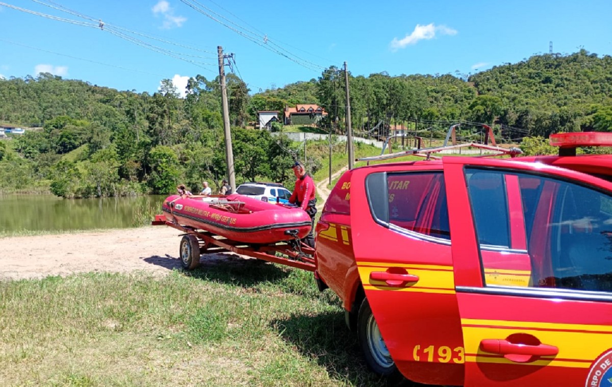 Rapaz de 19 anos morre afogado em lagoa de Santos Dumont