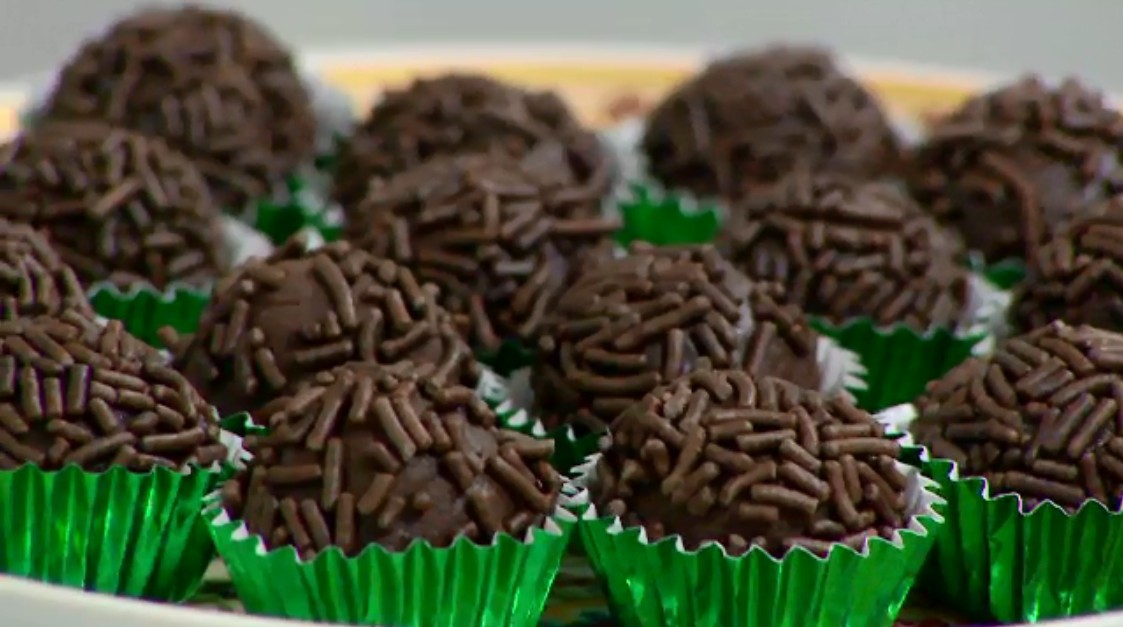 Mulher tenta matar companheiro com brigadeiros envenenados; suspeita desistiu do crime e se entregou para polícia