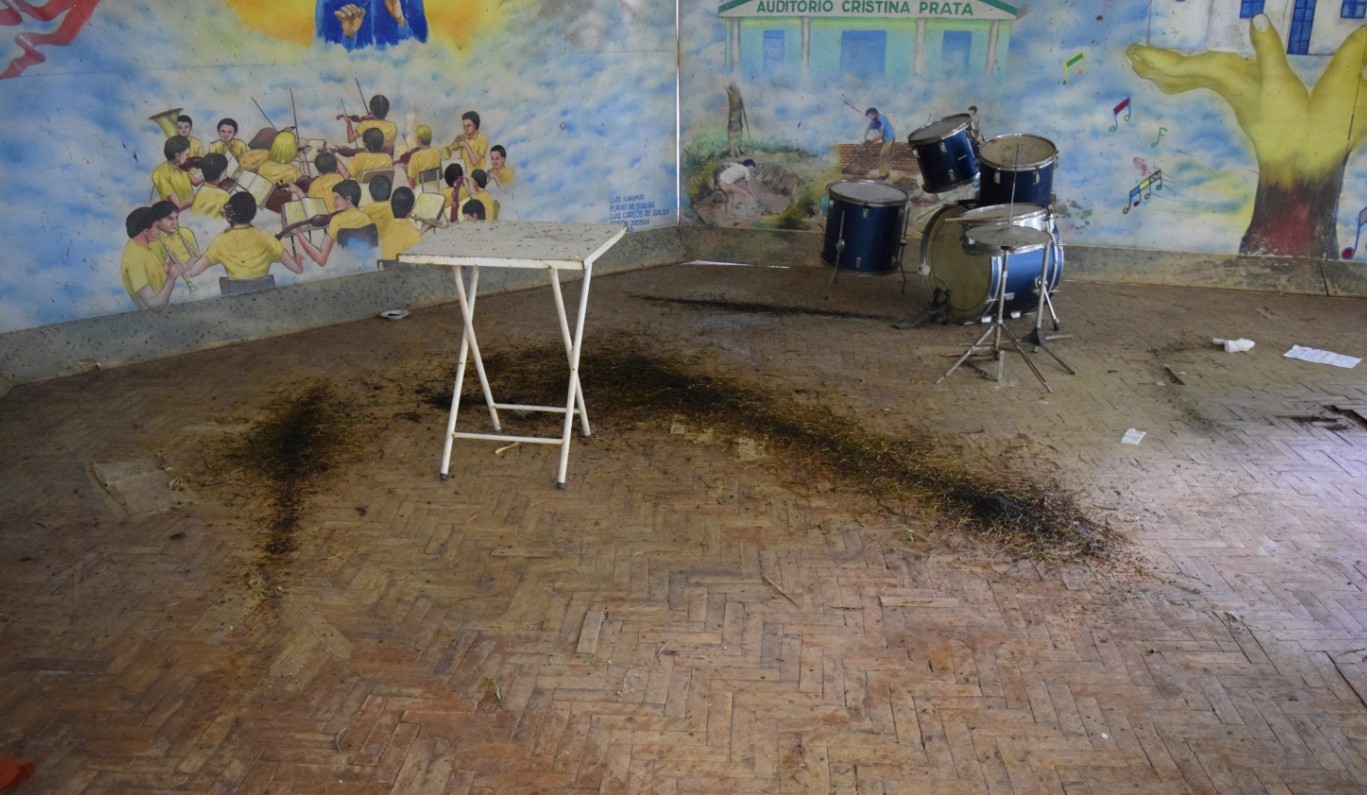 Imóvel de escola histórica de música sofre deterioração e risco de desabamento, no Crato