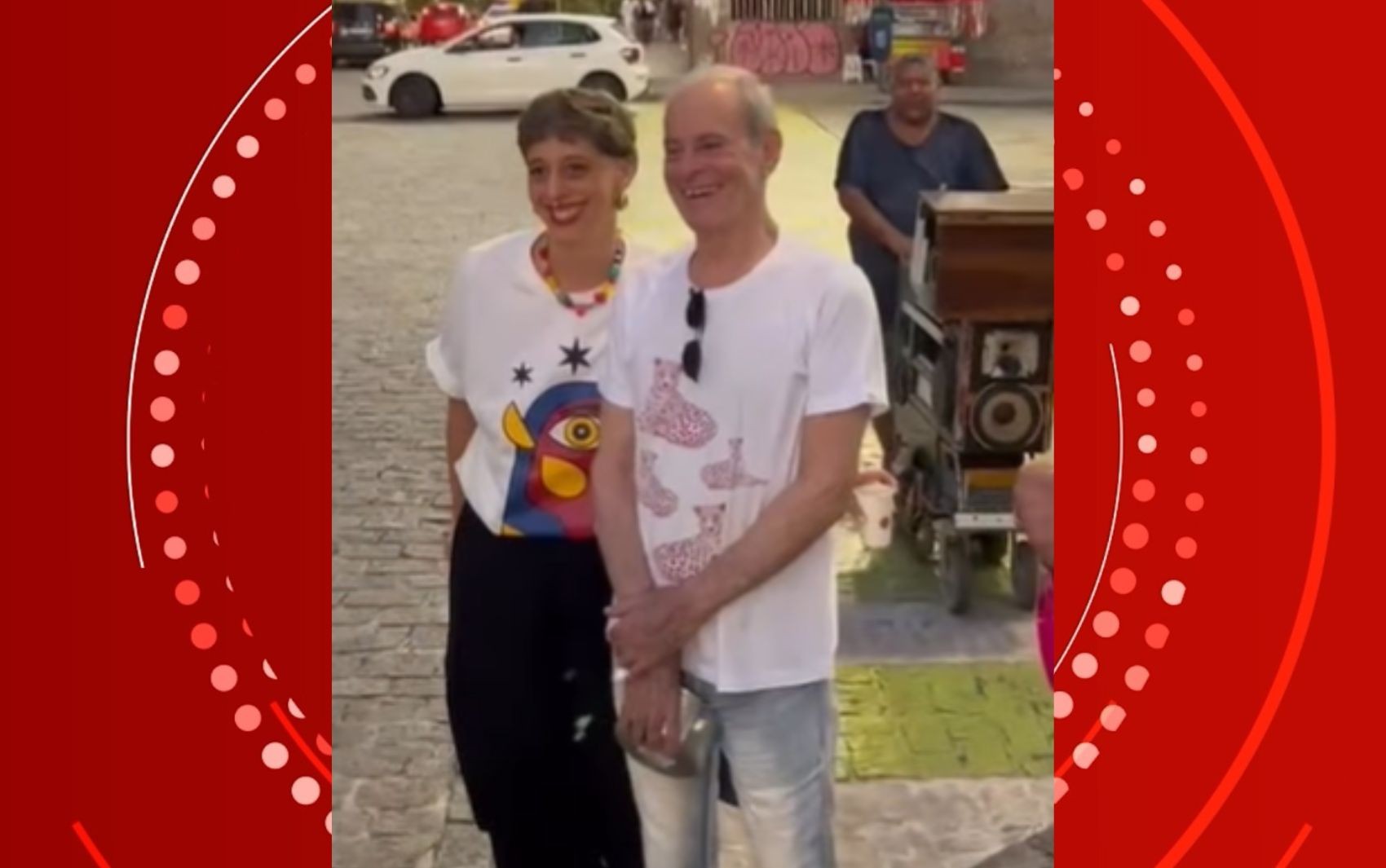 Ney Matogrosso é confundido com Caetano Veloso durante passeio em Salvador