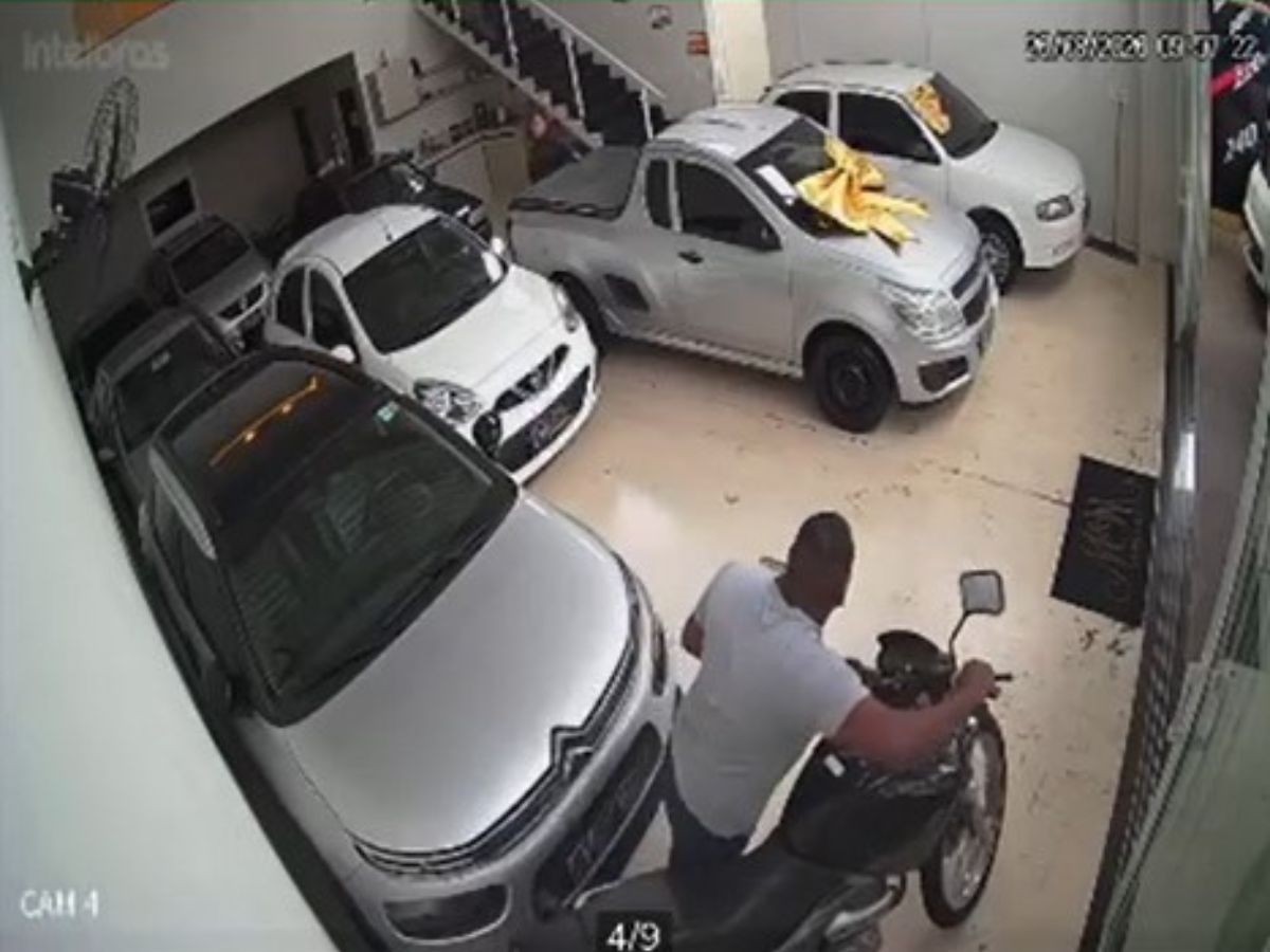 Homem furta moto em loja, é preso e alega 'garantia' para sogra receber dívida de dono em Limeira; VÍDEO 