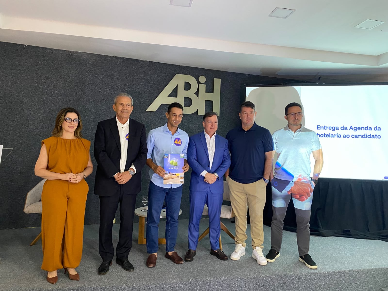 Allyson Bezerra se reúne com setor hoteleiro e apresenta propostas para o turismo