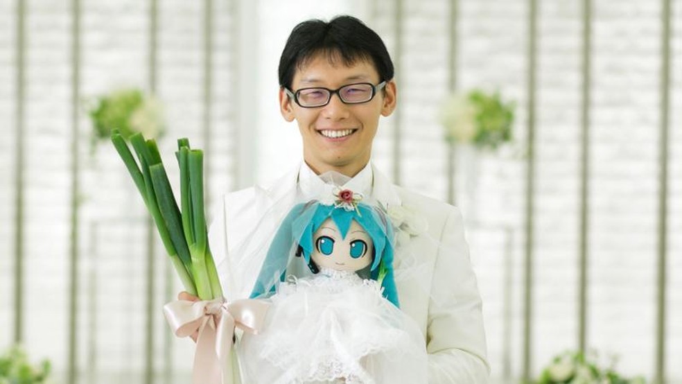 Akihiko Kondo se casou com holograma de desenho animado — Foto: Akihiko Kondo/Via BBC