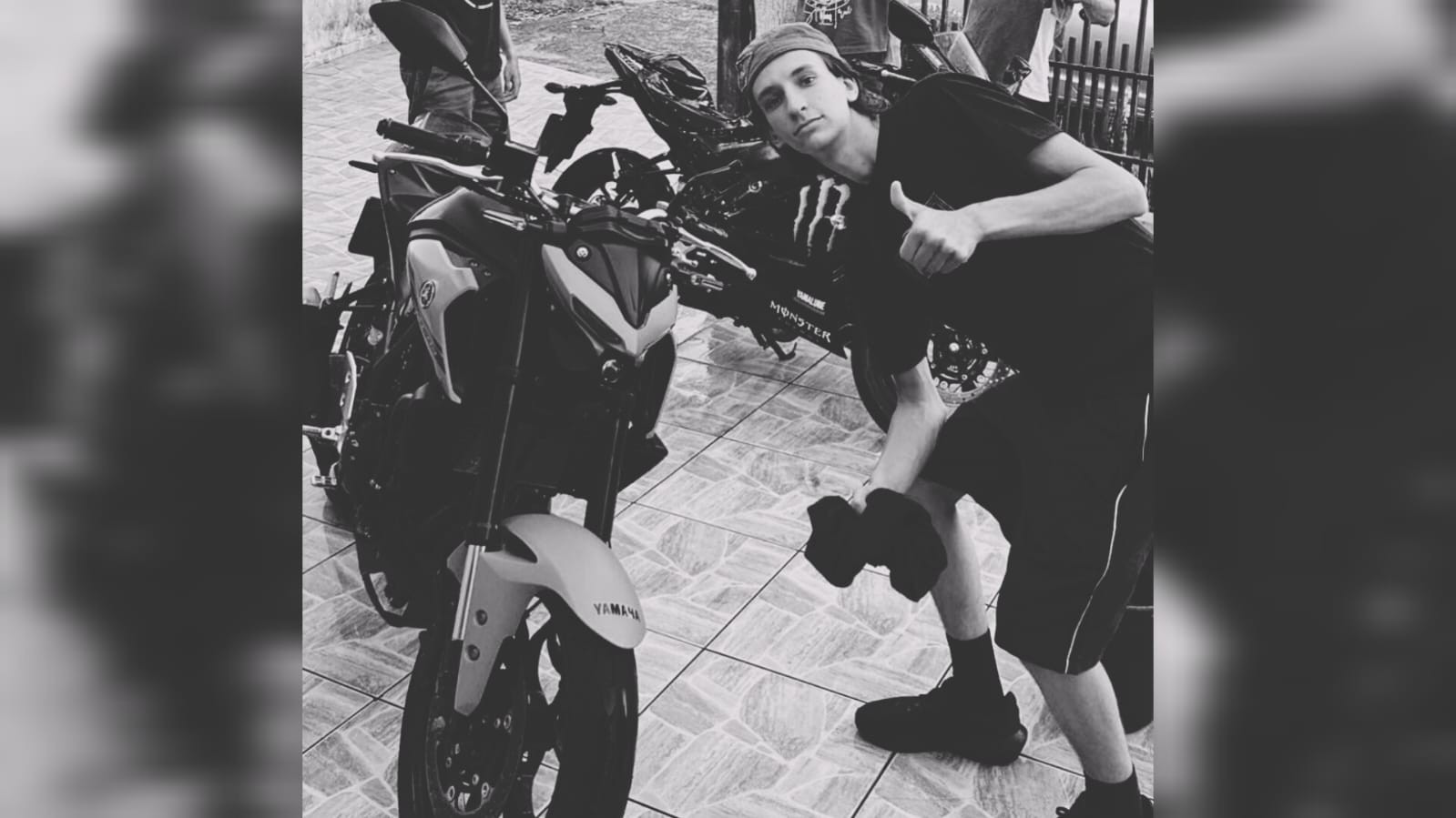 Jovem motociclista morre em acidente durante filmagem em rodovia de SC