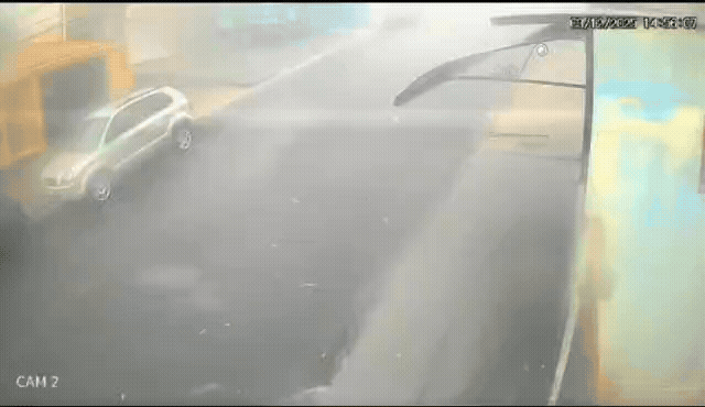 Temporal com granizo e ventos fortes causa estragos e cancela programação de Natal em Botucatu